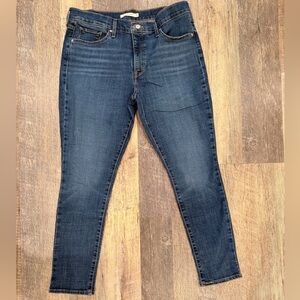 Women’s Levi Strauss Skinny Jeans Size 32/28